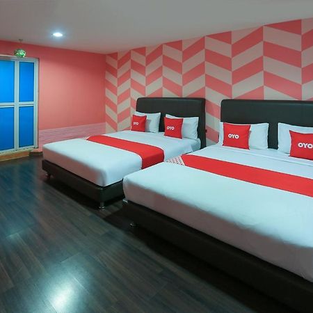 Oyo 89891 1St Inn Hotel Subang Субанґ-Джая Екстер'єр фото